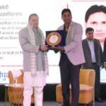 मुख्यमंत्री ने व्यक्तिगत/सरकारी तौर पर सम्मानित नहीं किया,बल्कि अमर उजाला द्वारा आयोजित कार्यक्रम “कुमाऊँ उदय 2025” में स्मृति-चिह्न (शील्ड) प्रदान की गई।